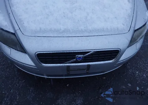 2004 Volvo S40 2.4I из США, поврежденный, VIN YV1MS382542006142